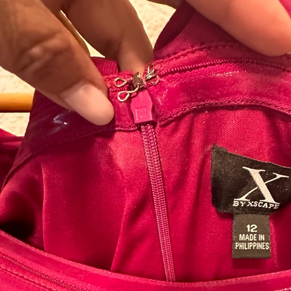 X by Xscape Woman's NWT Magenta Lined Rusched front and back Zip Dress Size 12 - Picture 4 of 6